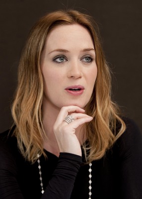 Emily Blunt Poster 2248930