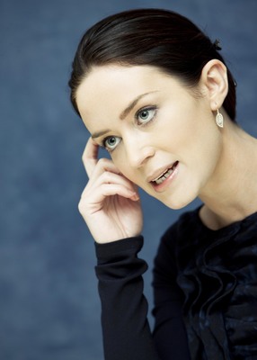 Emily Blunt Poster 2248940