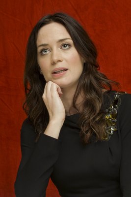 Emily Blunt Poster 2285929