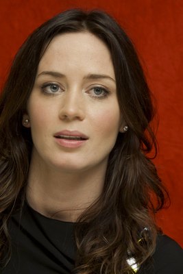 Emily Blunt Poster 2285952