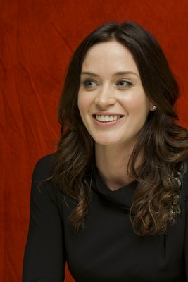 Emily Blunt Poster 2285989