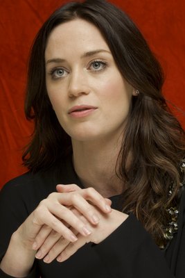 Emily Blunt Poster 2286009