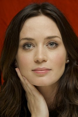 Emily Blunt Poster 2286022