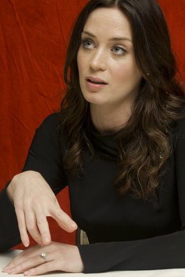 Emily Blunt Poster 2286033
