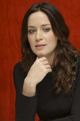Emily Blunt Poster 2286036