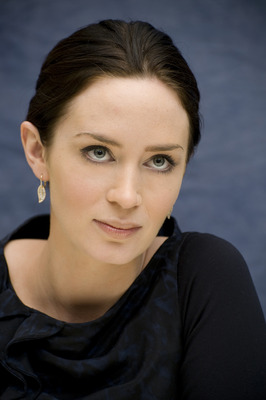 Emily Blunt Poster 2427638