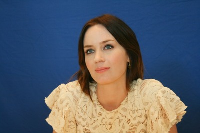 Emily Blunt Poster 2435283
