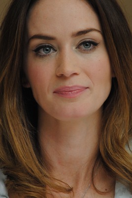 Emily Blunt Poster 2491667