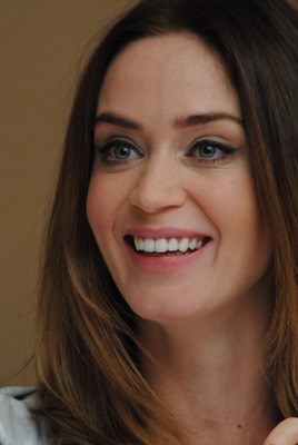 Emily Blunt Poster 2491682