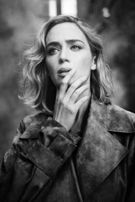Emily Blunt Poster 2672337