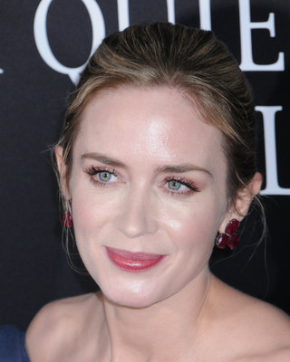 Emily Blunt Poster 3221278