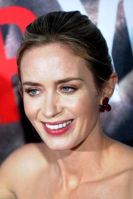 Emily Blunt Poster 3221317