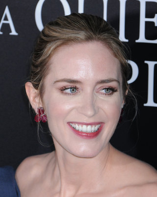 Emily Blunt Poster 3221391