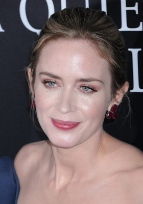 Emily Blunt Poster 3221540