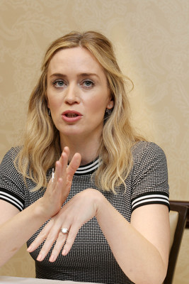 Emily Blunt Poster 3295480