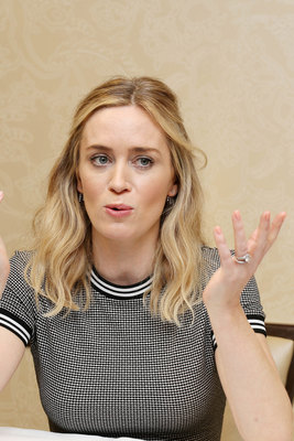 Emily Blunt Poster 3295495