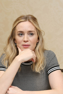 Emily Blunt Poster 3295500
