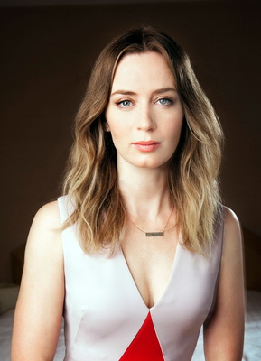 Emily Blunt Poster 3659606