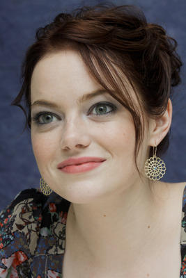 Emma Stone Poster 2441689