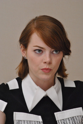 Emma Stone Poster 2492095
