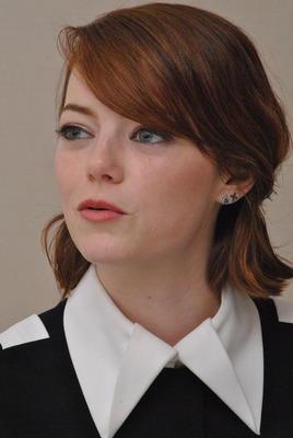 Emma Stone Poster 2492097
