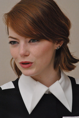 Emma Stone Poster 2492101