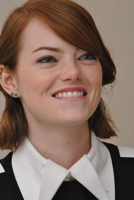Emma Stone Poster 2492104