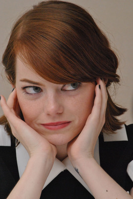 Emma Stone Poster 2492105
