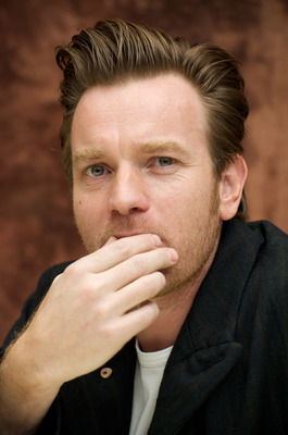 Ewan McGregor Poster 2419001
