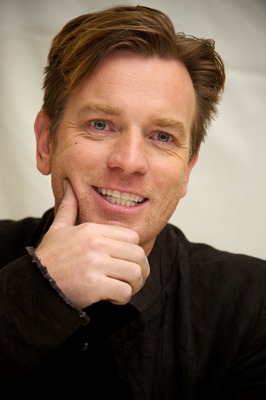 Ewan McGregor Poster 2428033