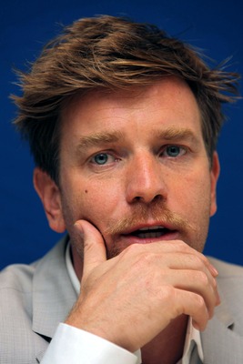 Ewan McGregor Poster 2435512