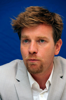 Ewan McGregor Poster 2441210