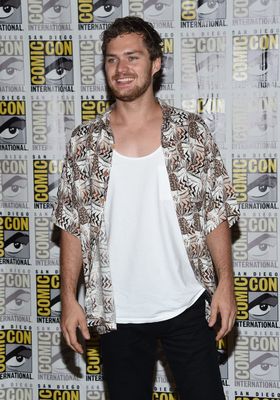 Finn Jones Poster 2984800