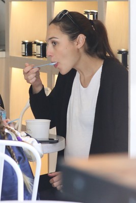 Gal Gadot Poster 2698913