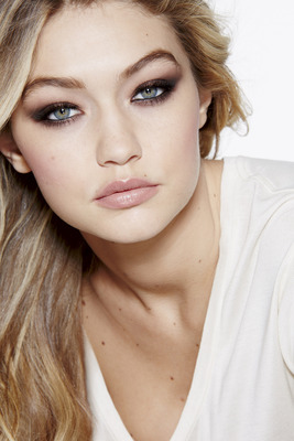 Gigi Hadid Poster 2479545
