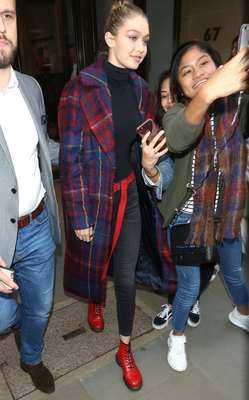 Gigi Hadid Poster 2883396