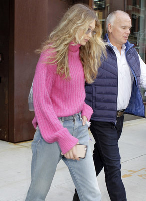 Gigi Hadid Poster 2883404