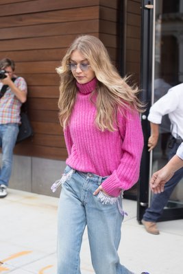 Gigi Hadid Poster 2883411
