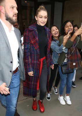 Gigi Hadid Poster 2883486