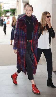 Gigi Hadid Poster 2883665