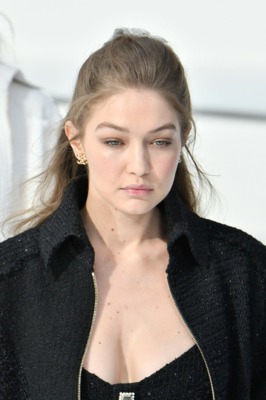 Gigi Hadid Poster 3953189