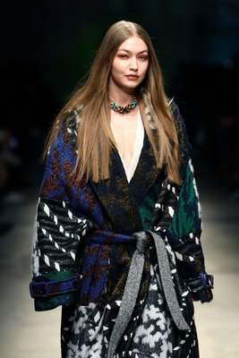 Gigi Hadid Poster 3953325