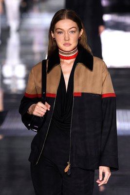 Gigi Hadid Poster 3953340