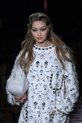 Gigi Hadid Poster 3953352
