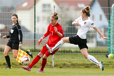 Giulia Gwinn Poster 3688806