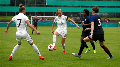 Giulia Gwinn Poster 3688821