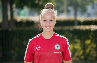 Giulia Gwinn Poster 3688825