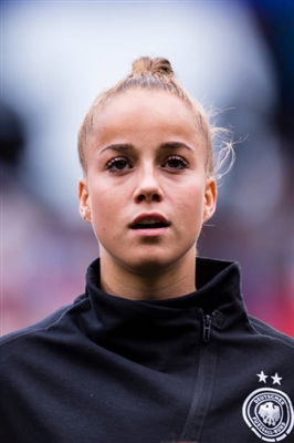 Giulia Gwinn Poster 3688841
