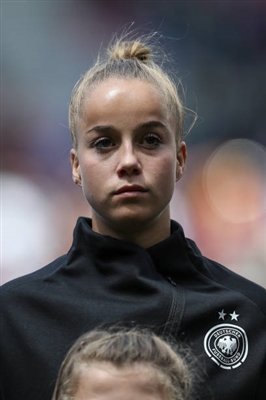 Giulia Gwinn Poster 3688854