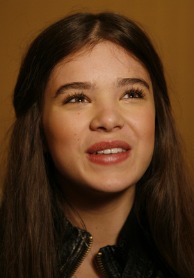 Hailee Steinfeld Poster 2009301